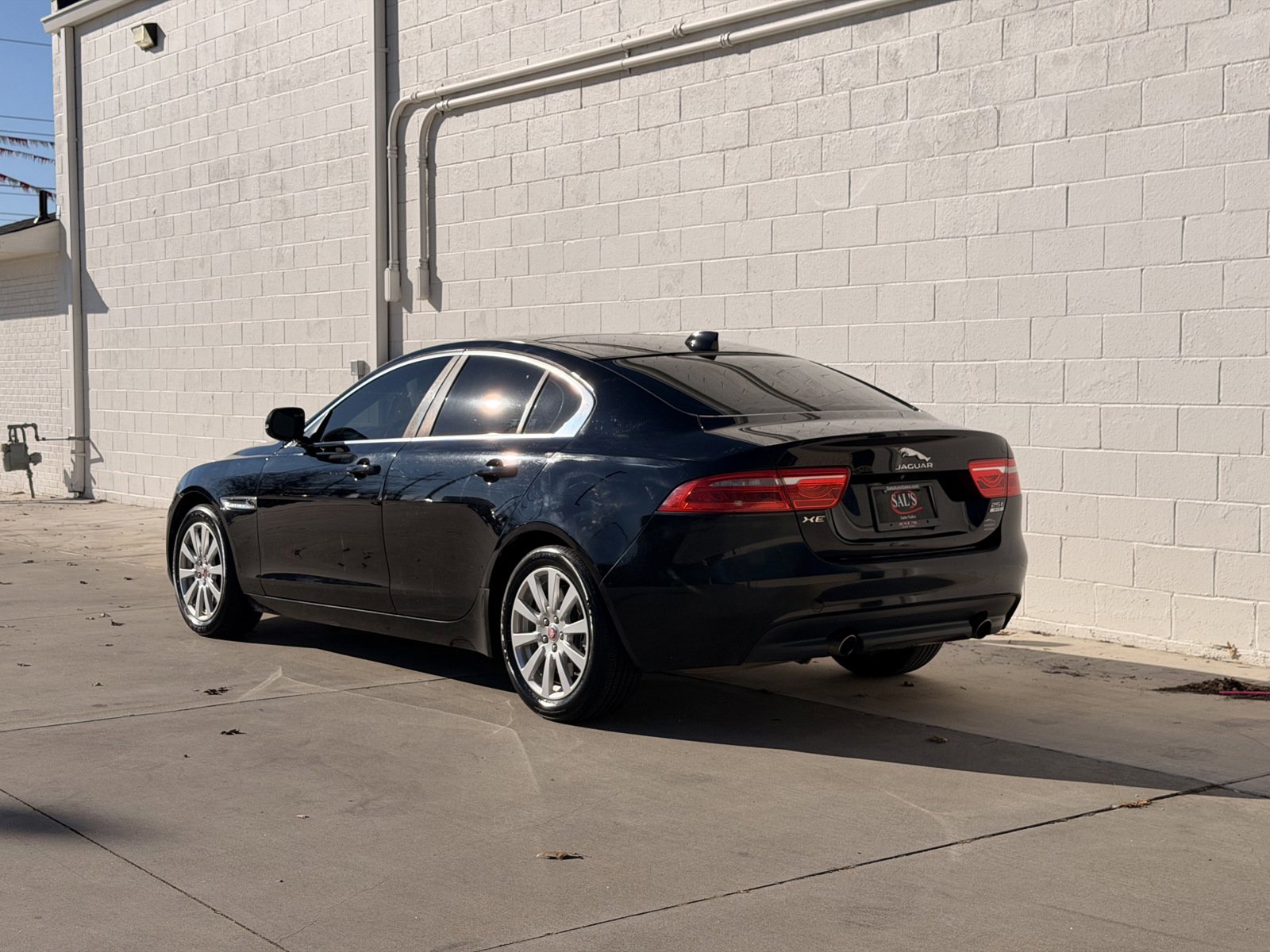 Used 2019 Jaguar XE Premium image 5