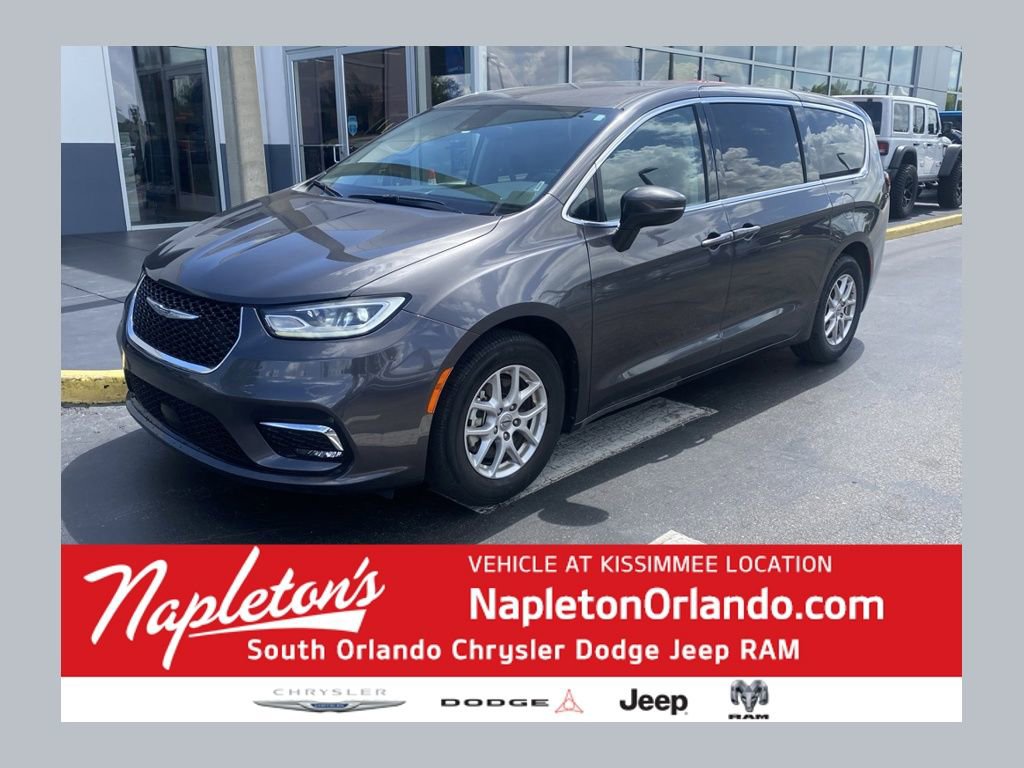Used 2023 Chrysler Pacifica Touring-L FWD image 1