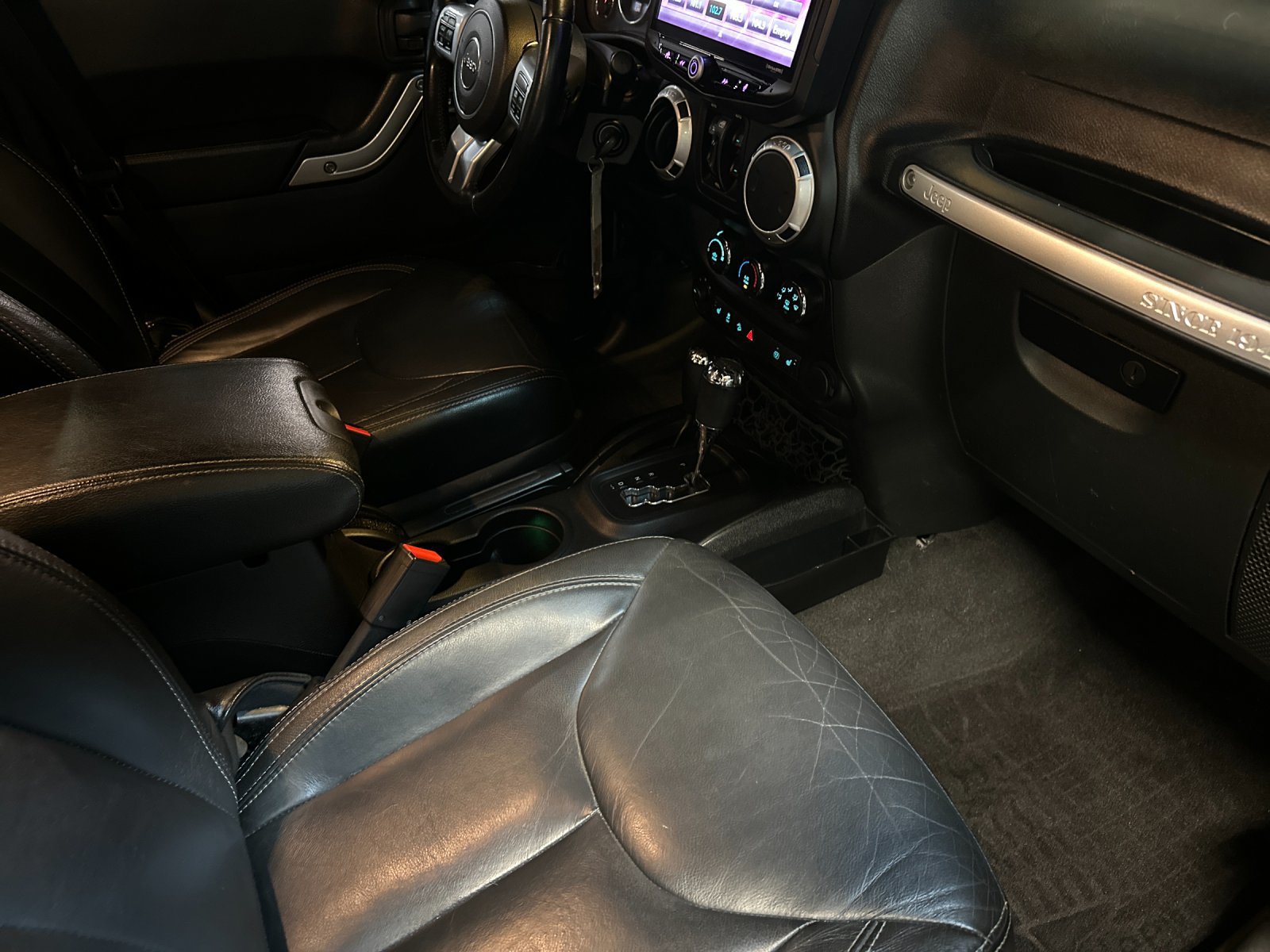 Used 2015 Jeep Wrangler Unlimited Rubicon AWD/4WD image 15