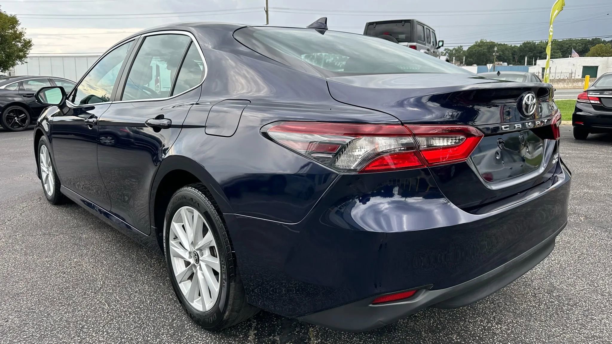 Used 2022 Toyota Camry LE AWD/4WD image 7