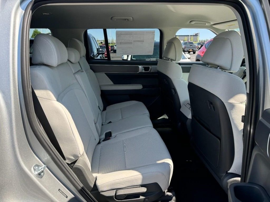 Certified 2025 Hyundai Santa Fe SE AWD/4WD image 6