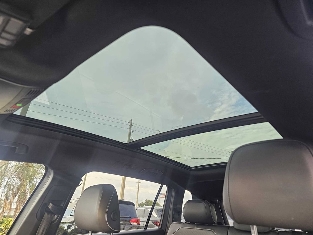 Used 2022 Volkswagen Tiguan SE R-Line image 7