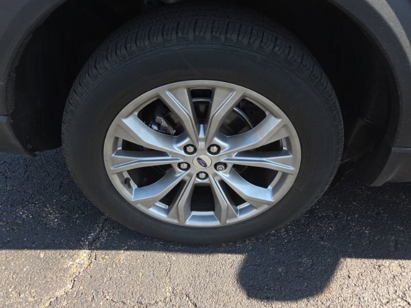 Used 2023 Ford Explorer XLT w/ Equipment Group 202A AWD/4WD image 9