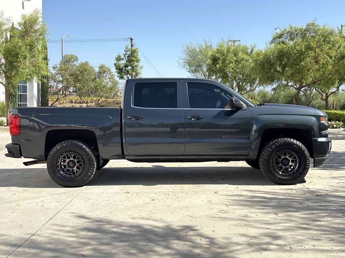 Used 2017 Chevrolet Silverado 1500 LTZ Z71 w/ LTZ Plus Package AWD/4WD image 2