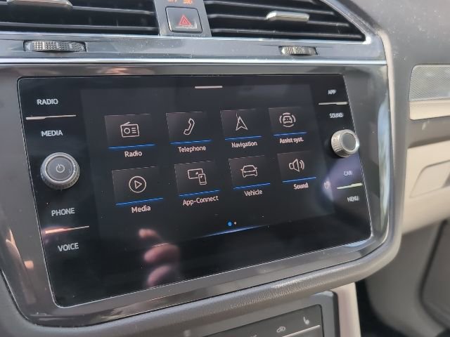 Used 2022 Volkswagen Tiguan SE image 13
