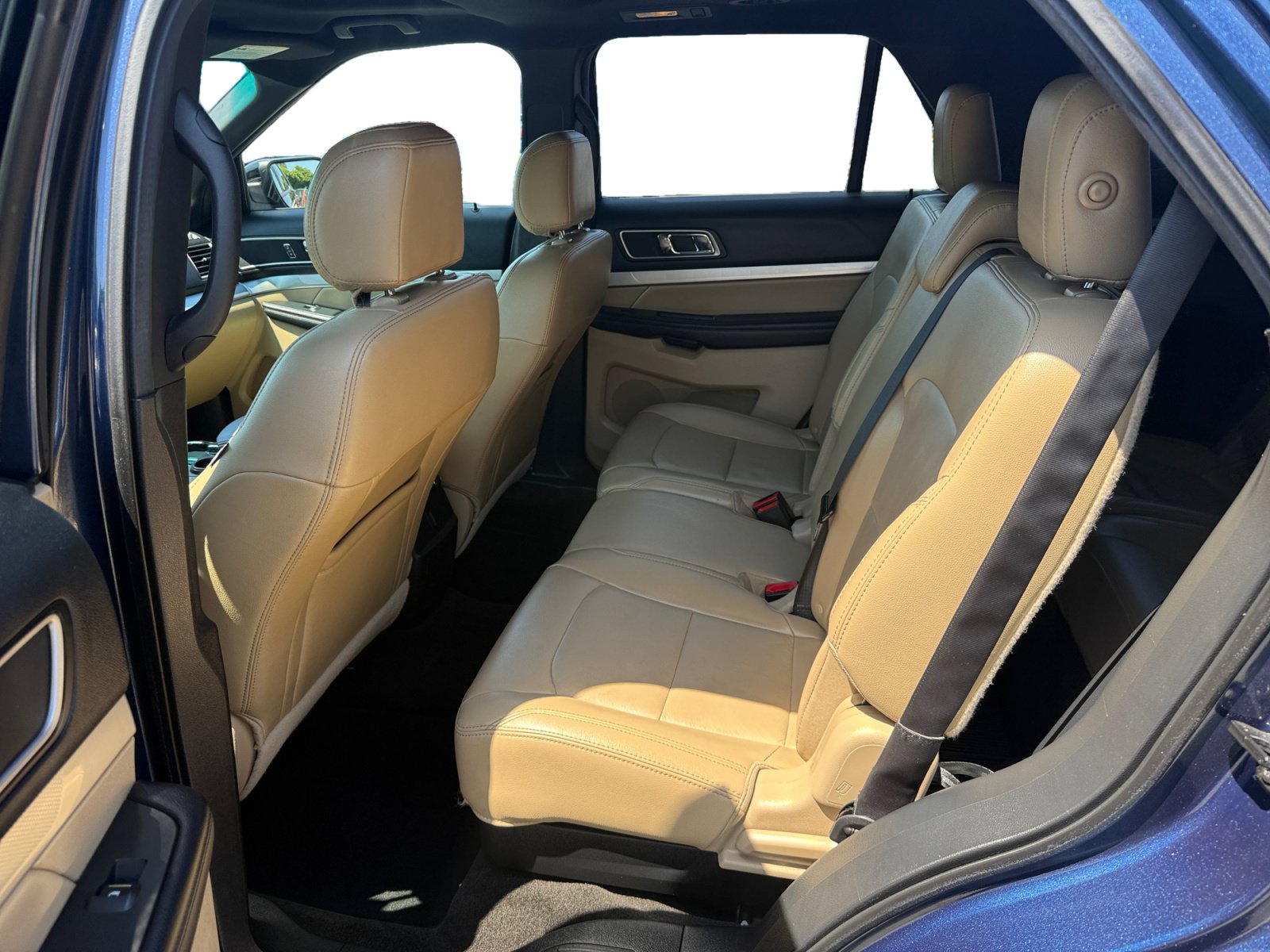 Used 2016 Ford Explorer XLT w/ Equipment Group 202A FWD image 16