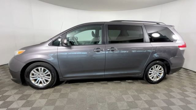 Used 2012 Toyota Sienna XLE FWD image 9