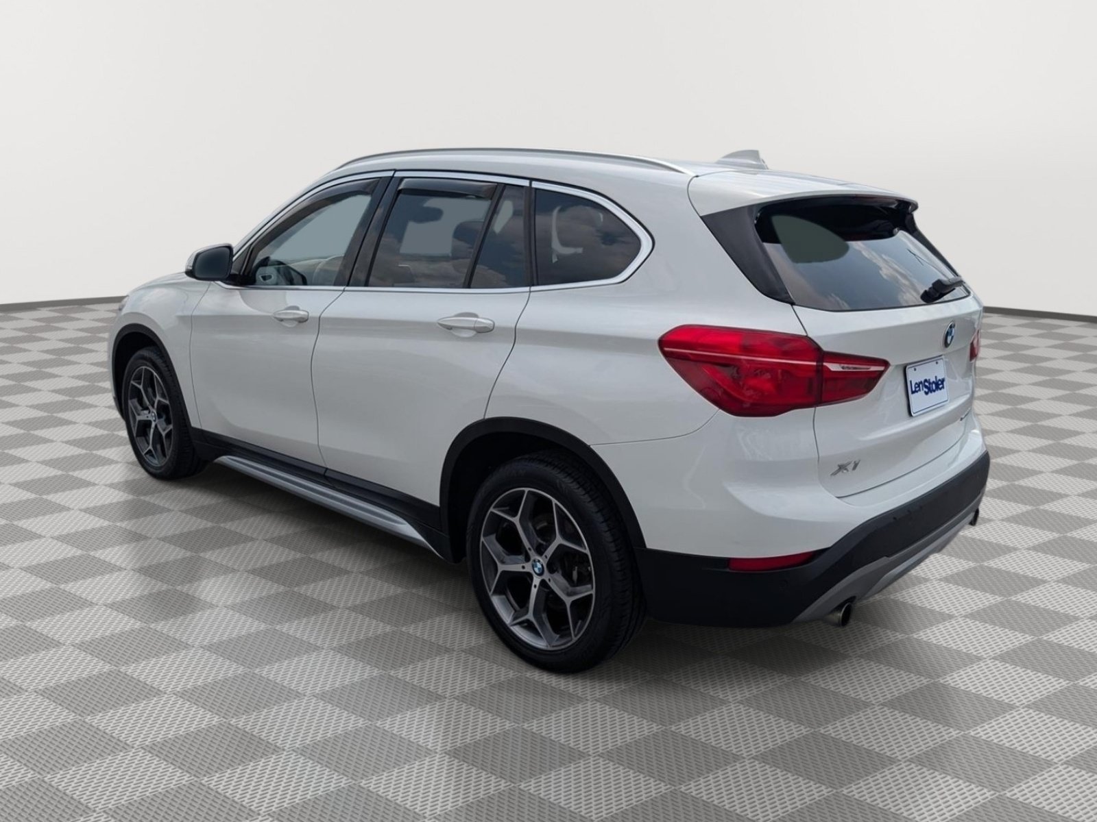 Used 2018 BMW X1 xDrive28i AWD/4WD image 3