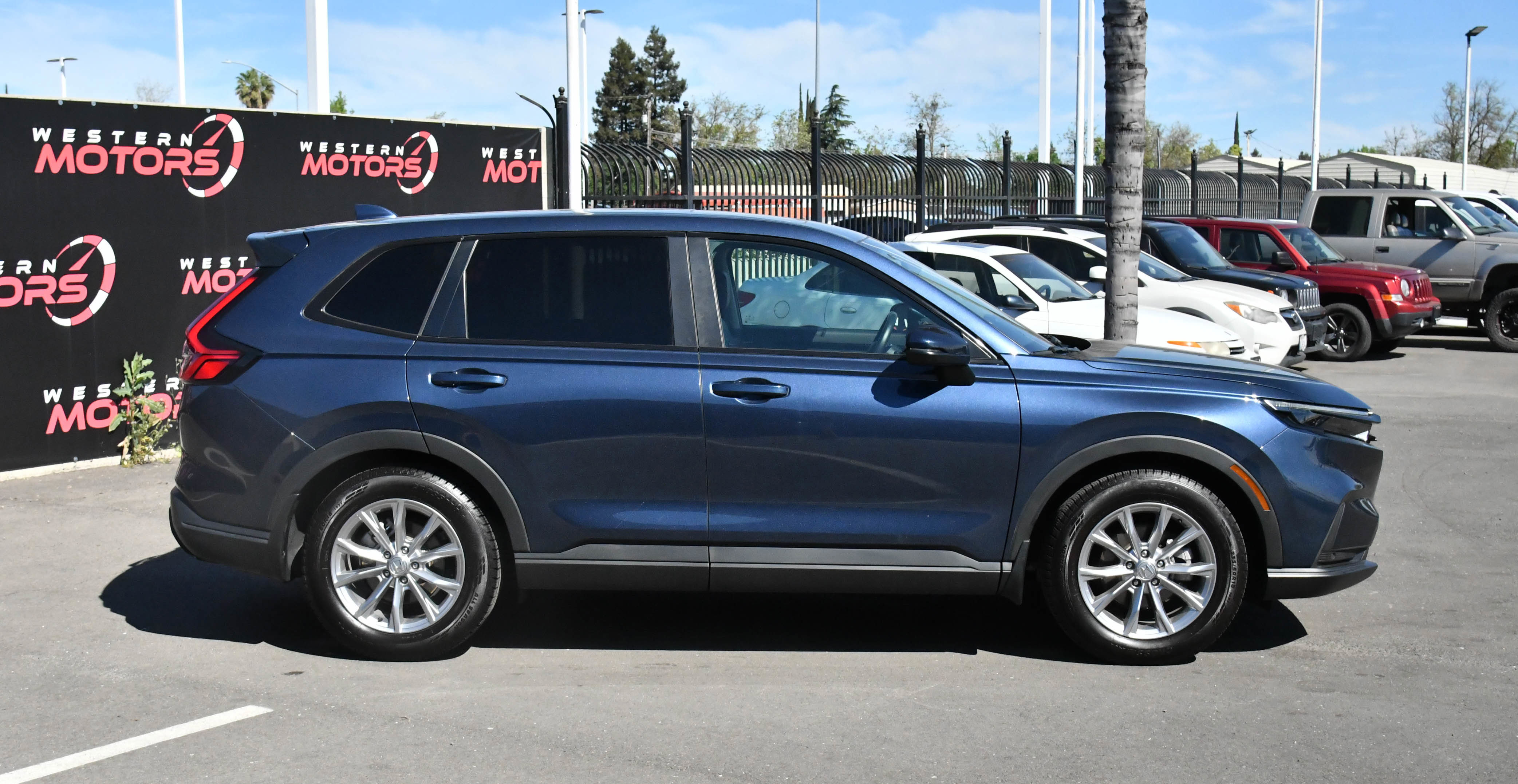 Used 2024 Honda CR-V EX-L image 9