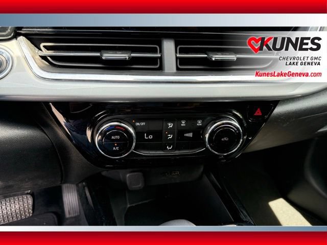 Used 2025 Chevrolet Trax LT FWD image 17