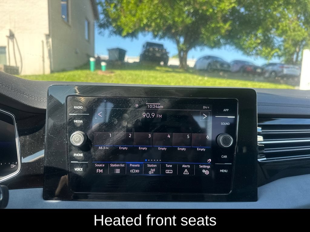 Used 2025 Volkswagen Jetta SE w/ Sunroof Package FWD image 16