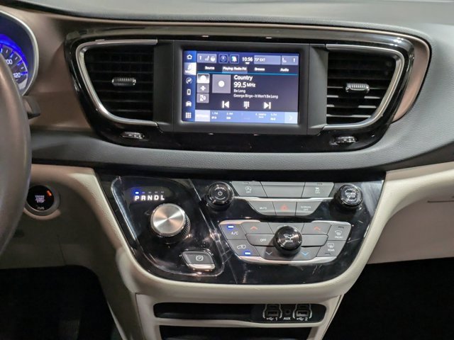 Used 2023 Chrysler Voyager LX image 16