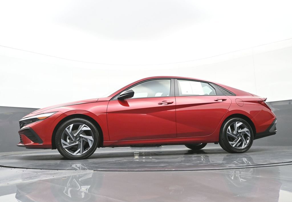 Certified 2025 Hyundai Elantra Sport image 47