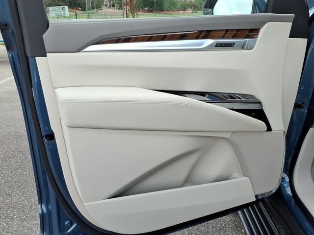New 2026 Cadillac Escalade Platinum Luxury w/ LPO, Radiant Package AWD/4WD image 11