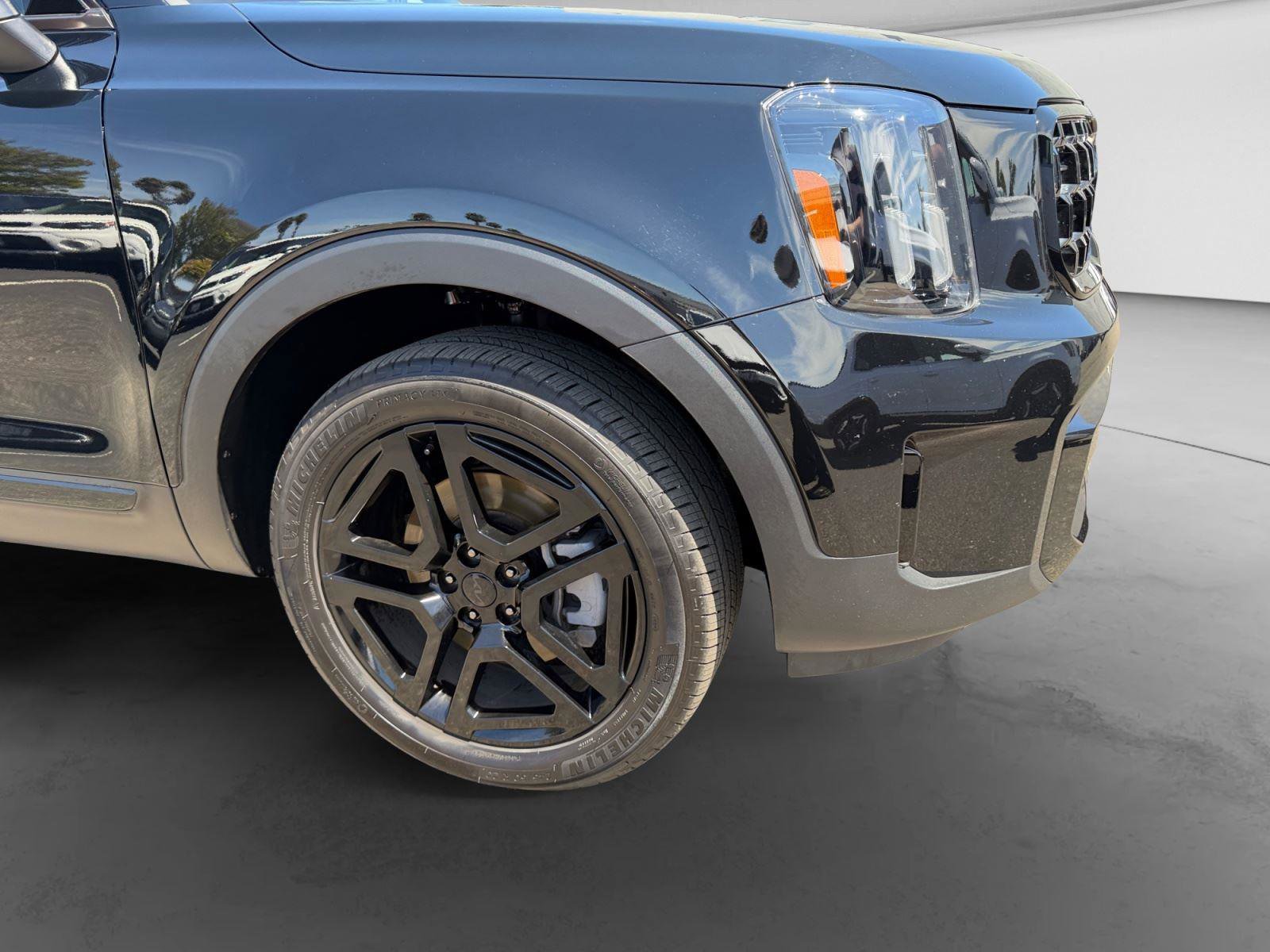 Used 2025 Kia Telluride EX X-Line image 2