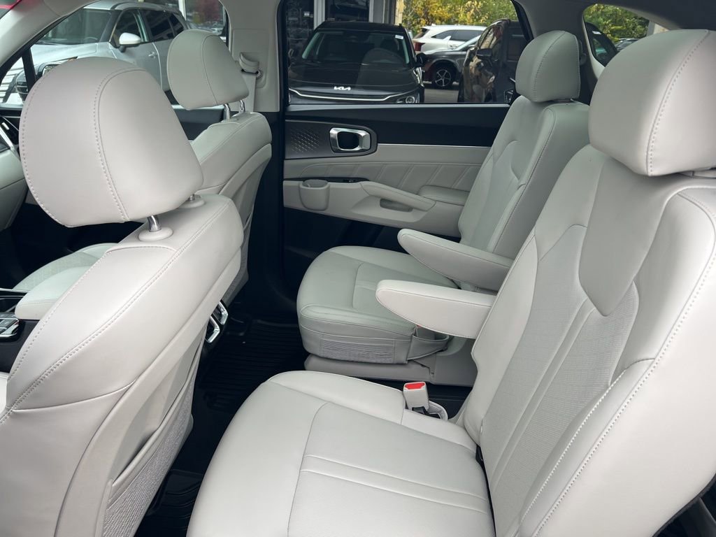 Used 2023 Kia Sorento SX image 9