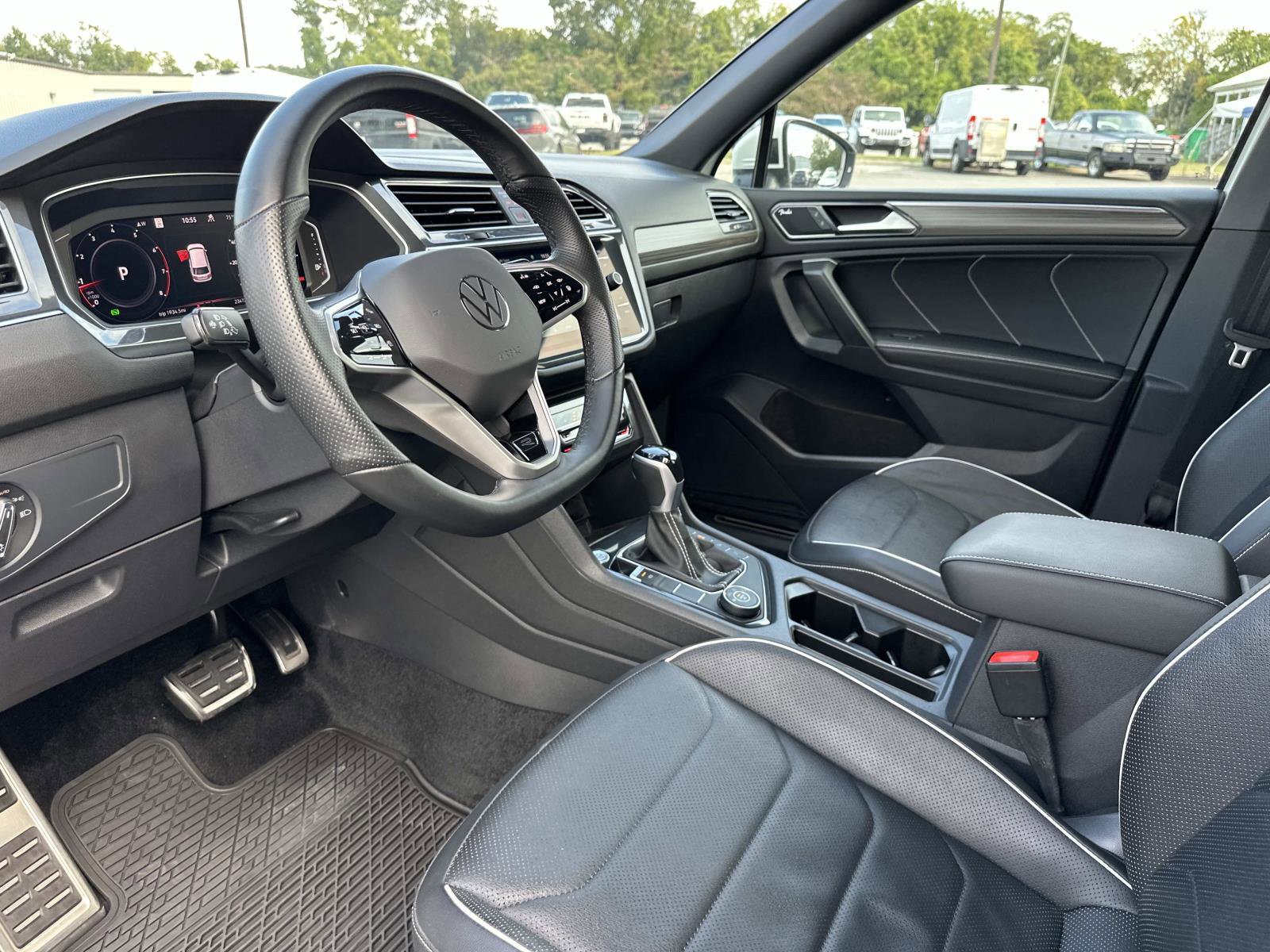 Used 2023 Volkswagen Tiguan SEL R-Line image 34