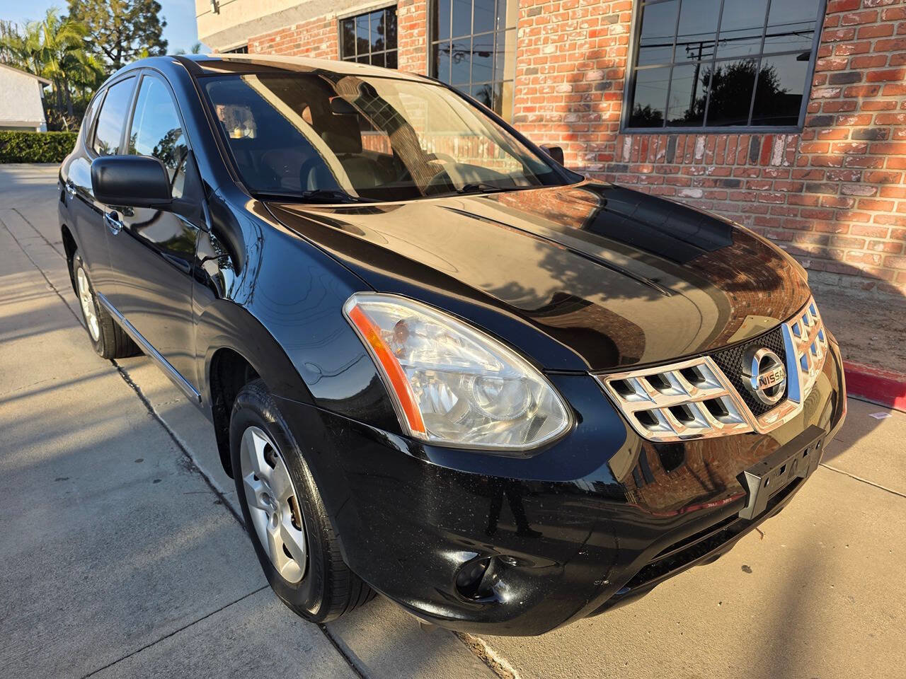 Used 2014 Nissan Rogue S image 1