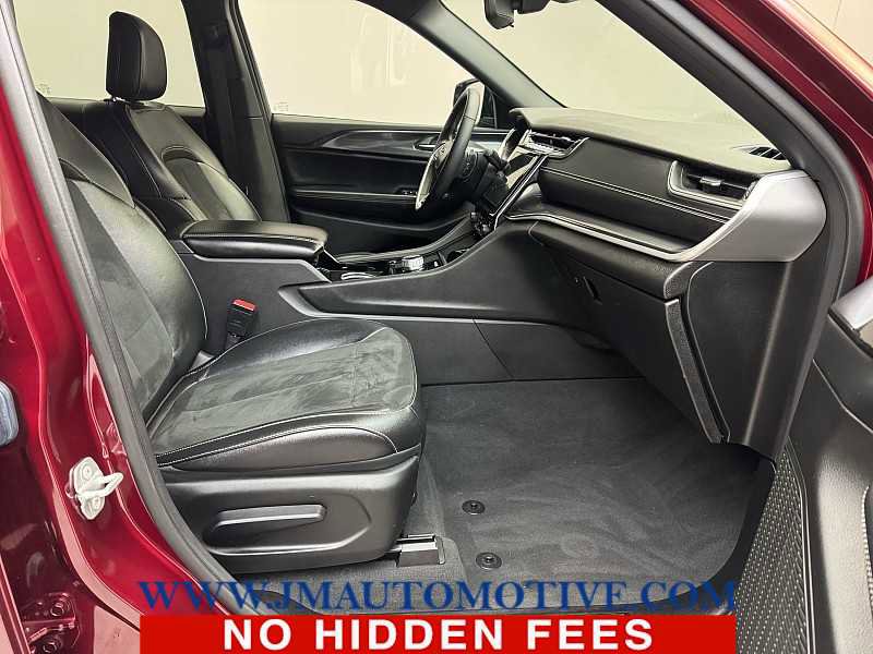 Used 2023 Jeep Grand Cherokee Altitude AWD/4WD image 20