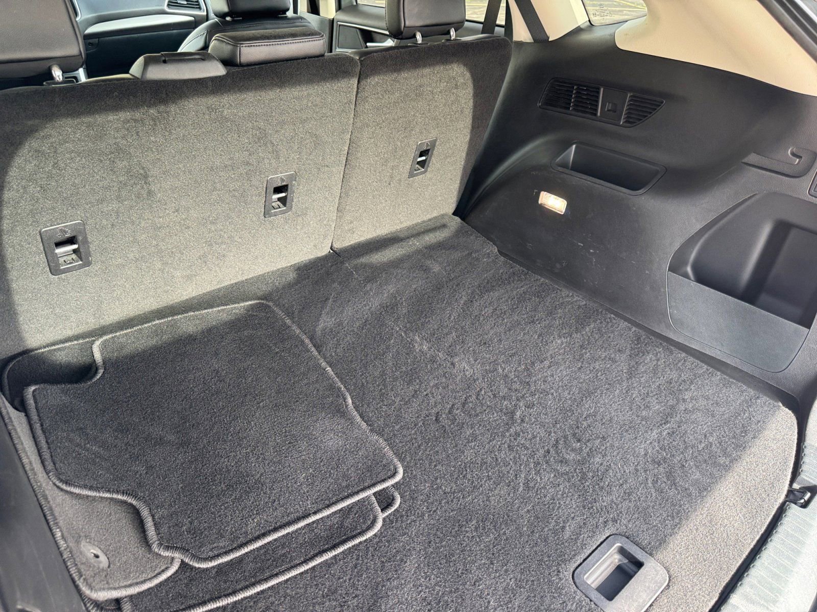 Used 2024 Ford Edge SEL w/ Convenience Package image 16