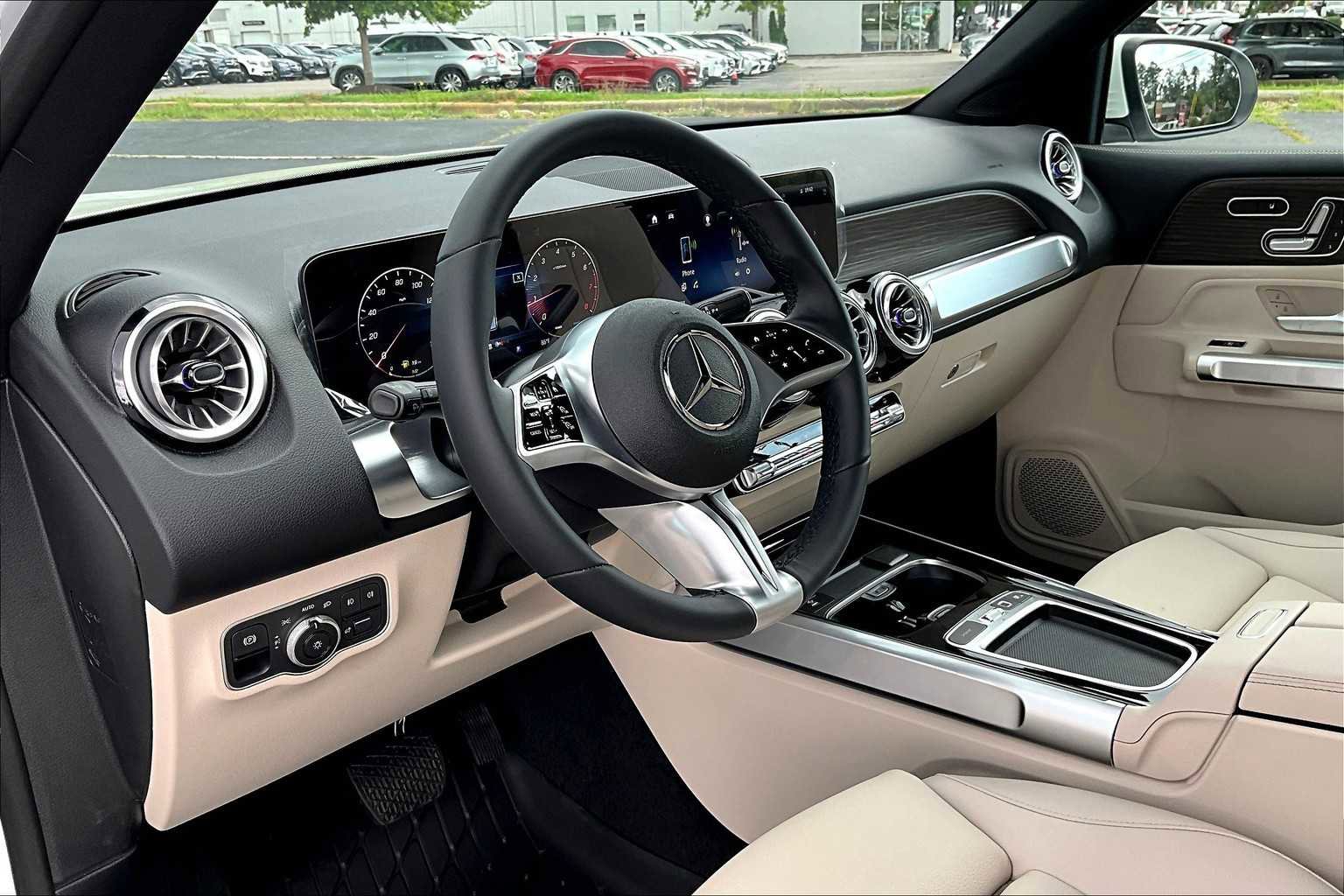 Used 2025 Mercedes-Benz GLB 250 image 9