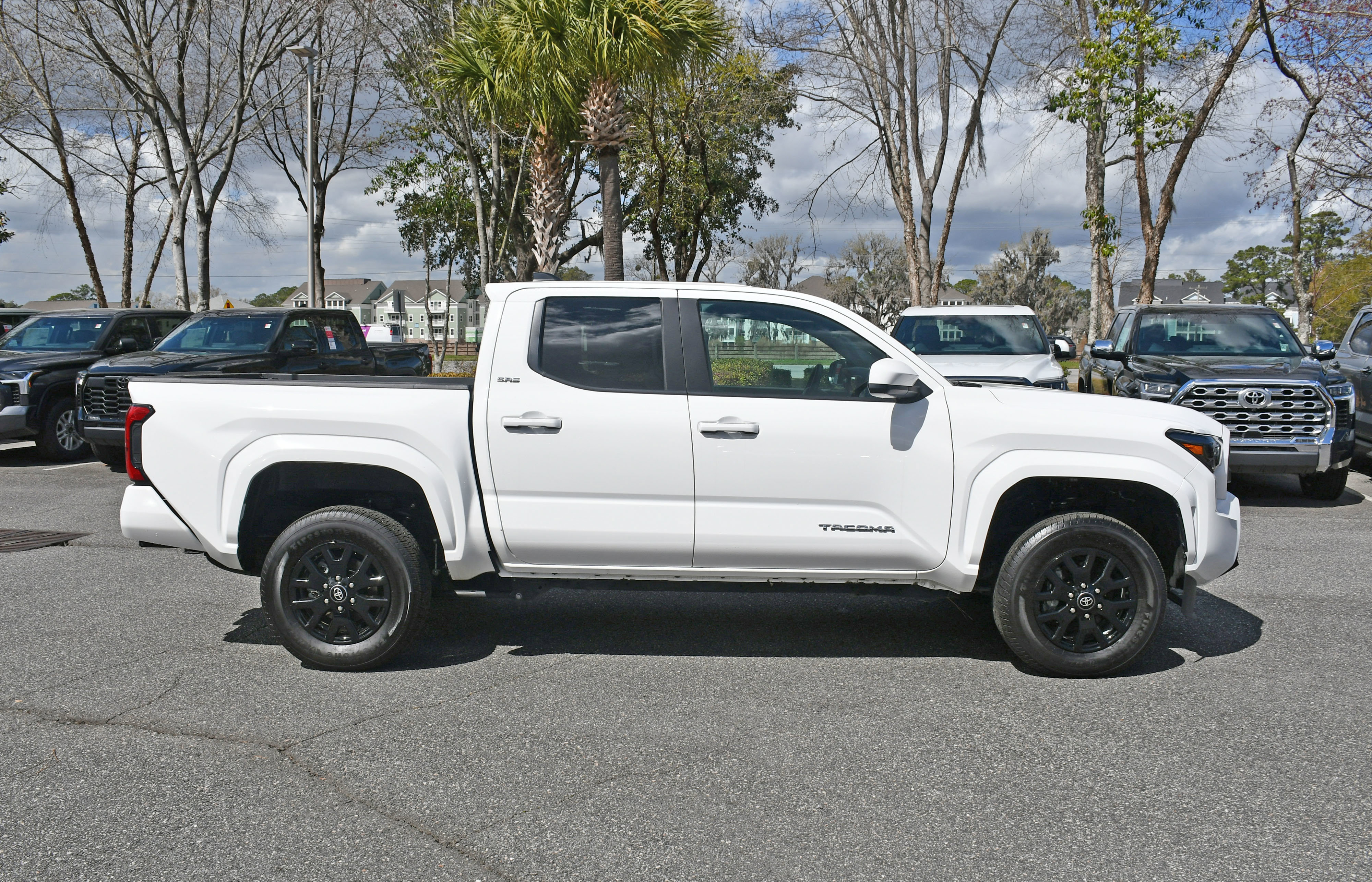 Used 2025 Toyota Tacoma SR5 image 5