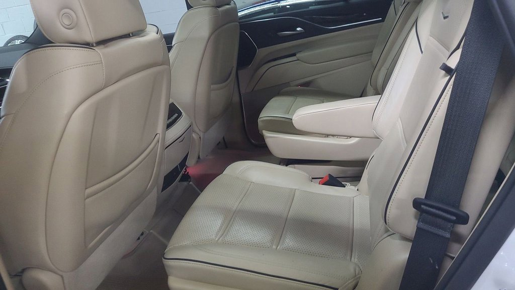 Used 2023 Cadillac Escalade Premium Luxury w/ Performance Package image 12