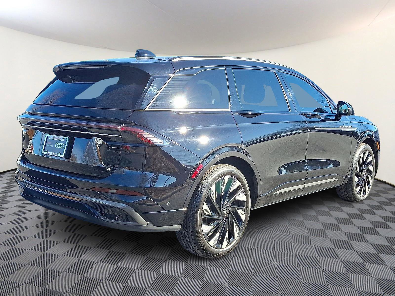 Used 2024 Lincoln Nautilus Reserve w/ Equipment Group 203A image 6