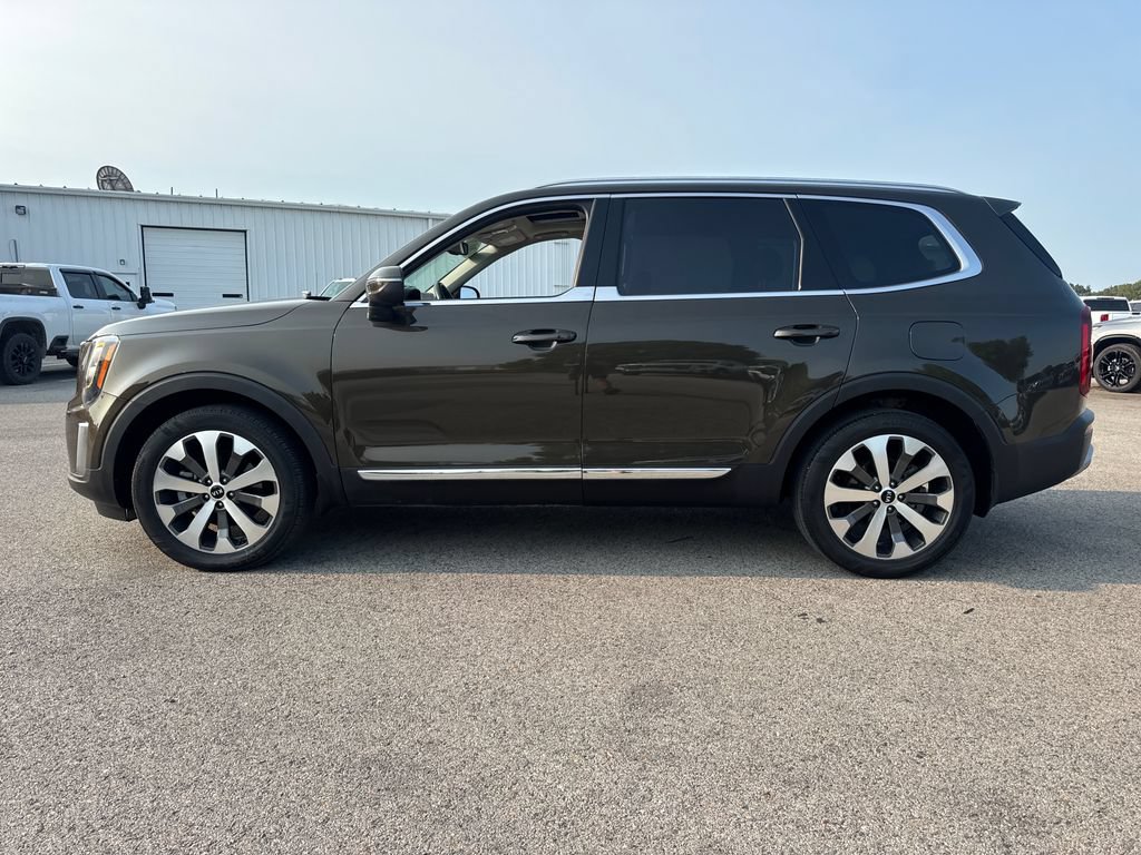 Used 2021 Kia Telluride EX w/ EX Premium Package FWD image 3