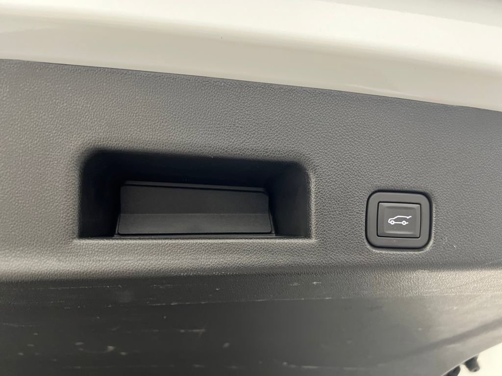 Used 2024 Chevrolet Traverse LT image 44