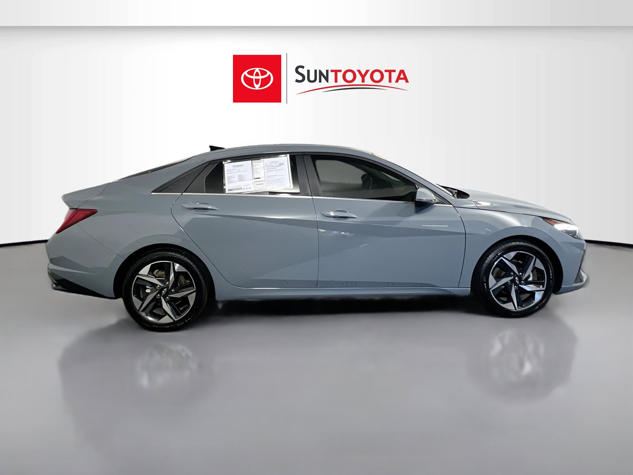 Used 2022 Hyundai Elantra SEL w/ Convenience + Premium Package image 2