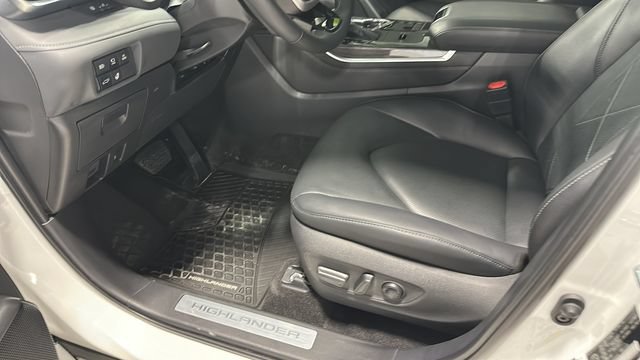 Used 2026 Toyota Highlander Platinum AWD/4WD image 7