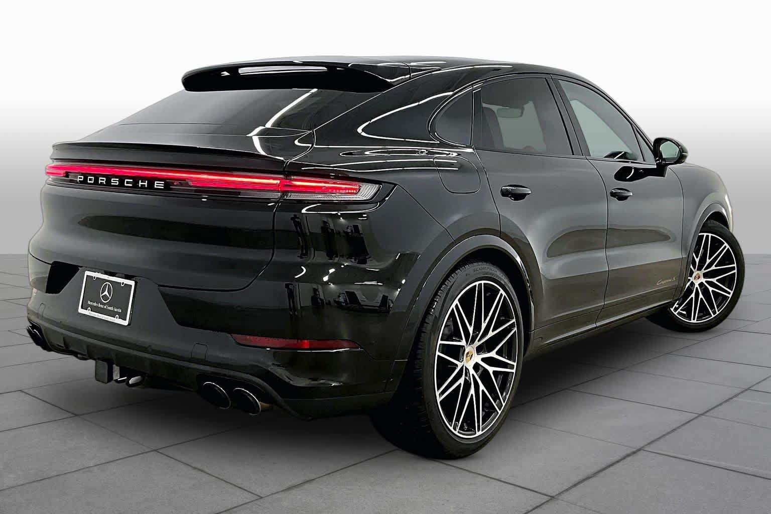 Used 2025 Porsche Cayenne S AWD/4WD image 13