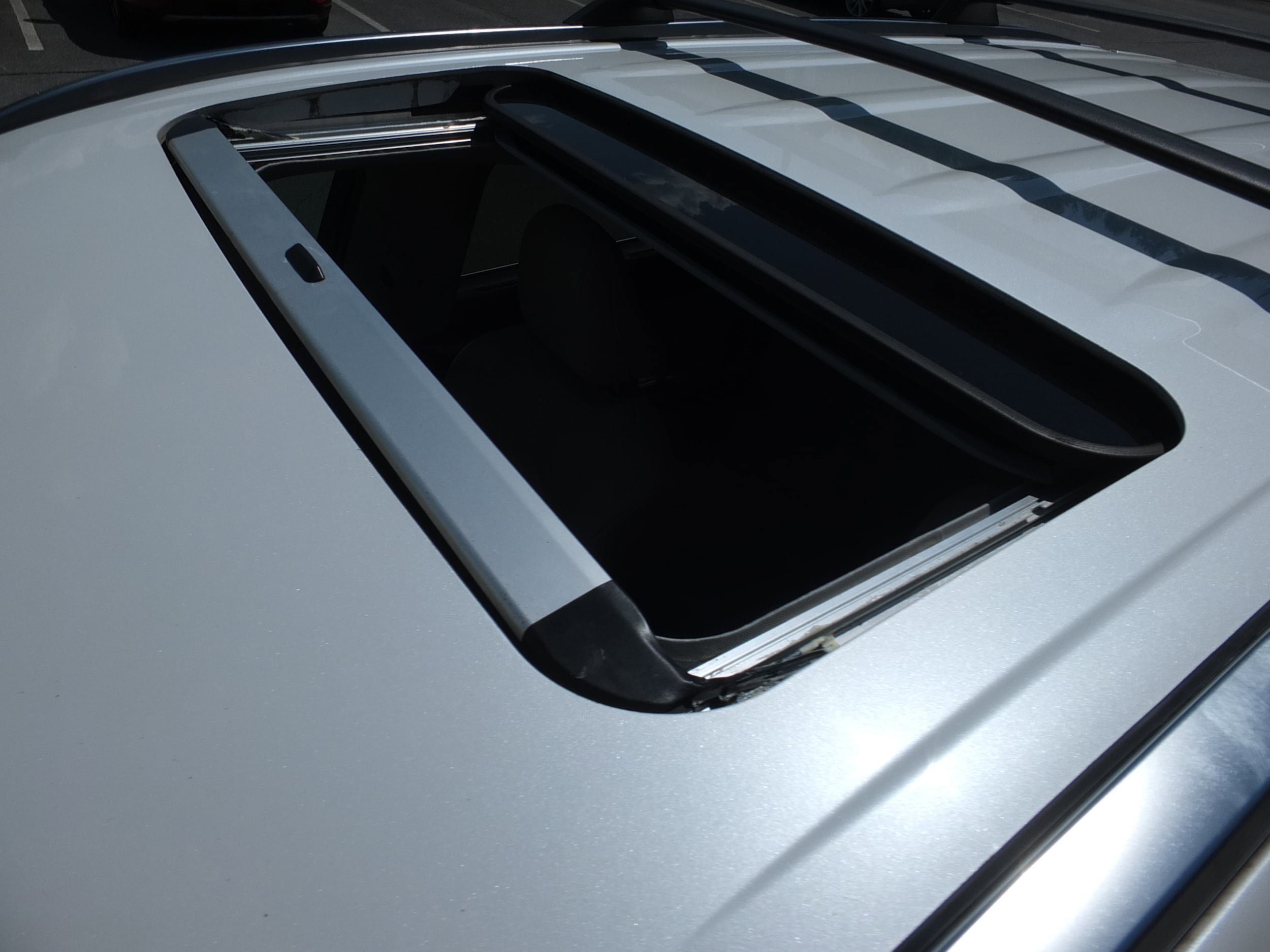 Used 2020 Toyota Highlander Limited FWD image 9