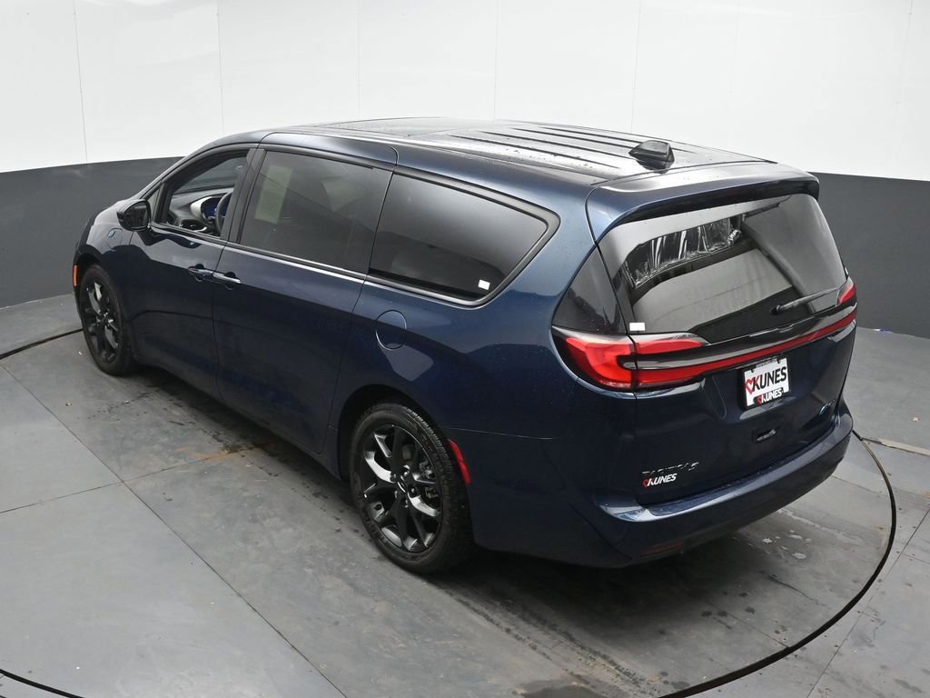 Used 2023 Chrysler Pacifica Limited w/ S Appearance Package FWD image 37