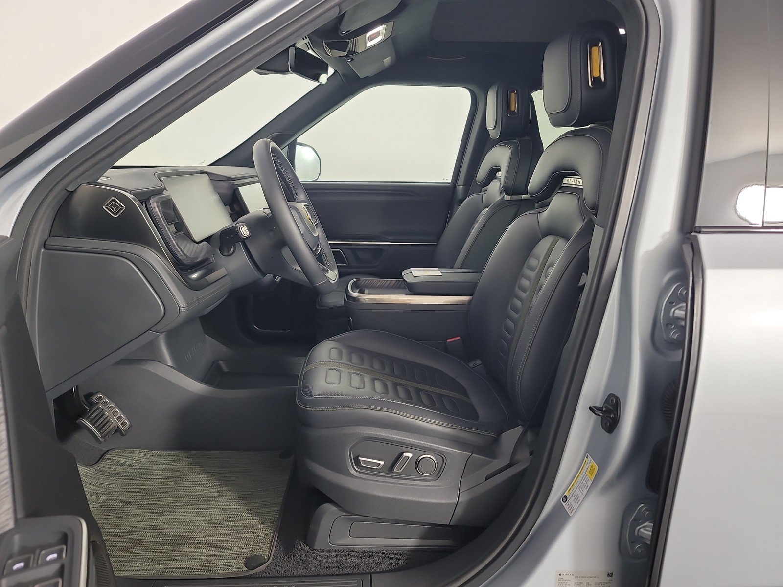 Used 2024 Rivian R1S Adventure AWD/4WD image 20