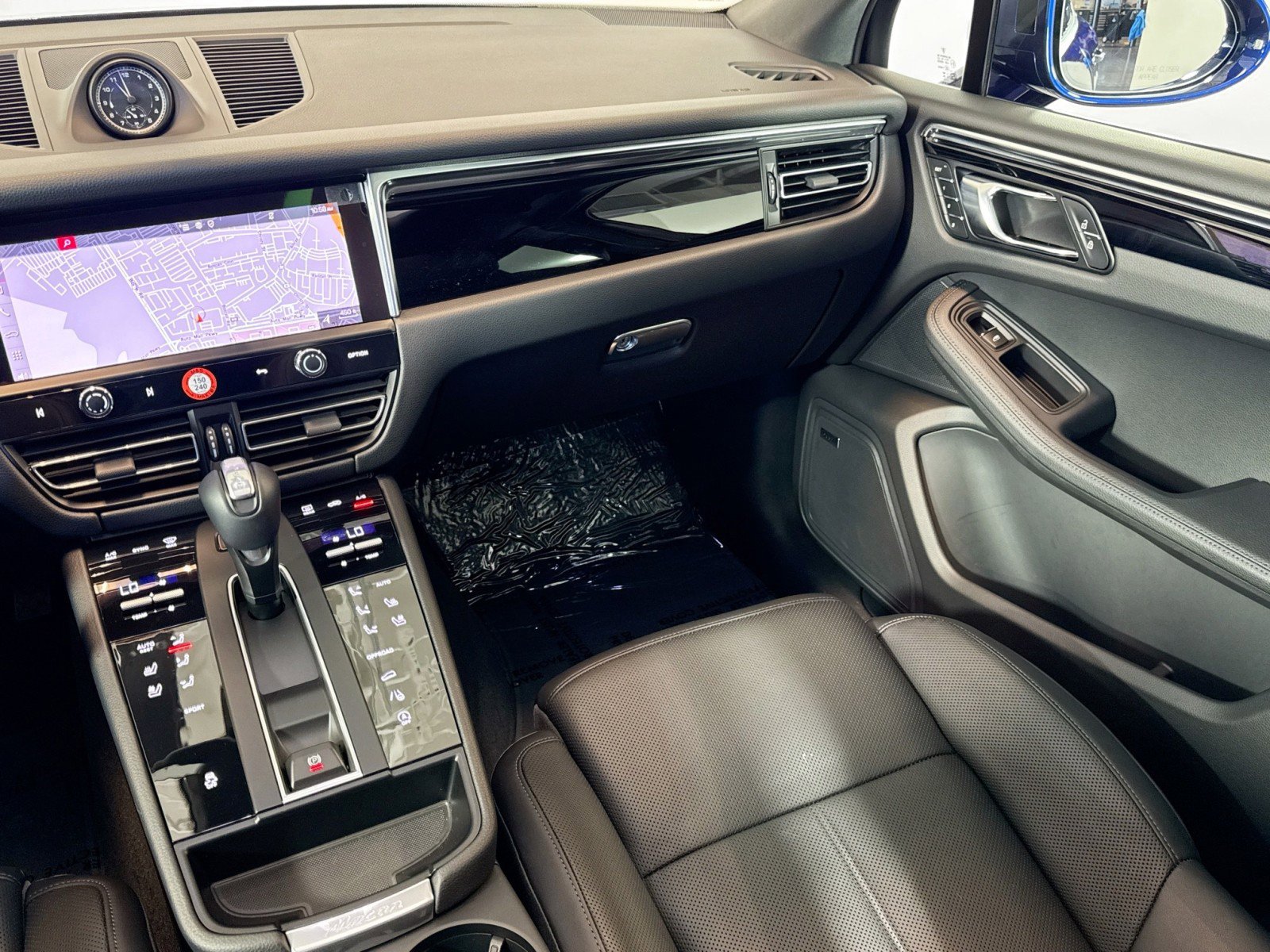 Certified 2025 Porsche Macan image 20