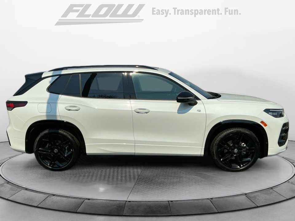New 2026 Volkswagen Tiguan SE R-Line FWD image 8