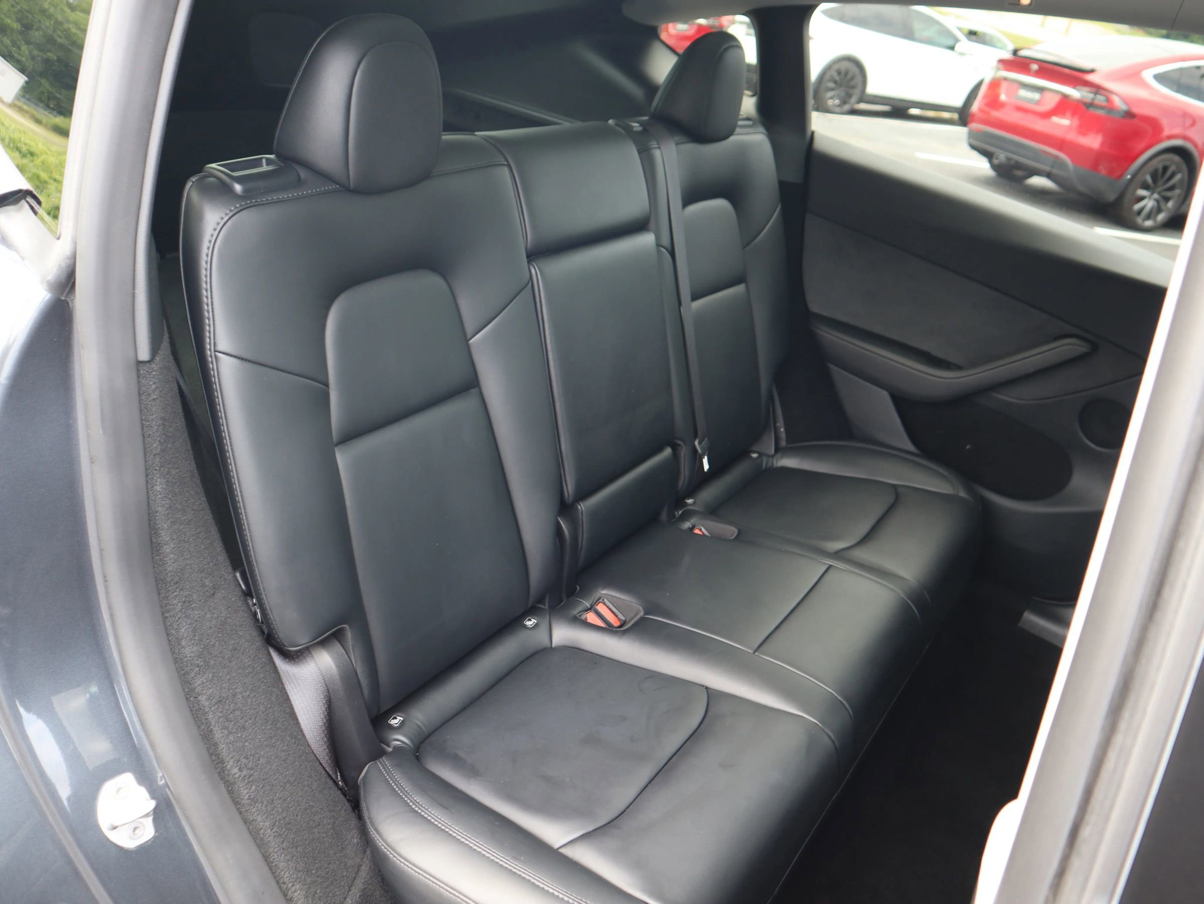 Used 2024 Tesla Model Y Long Range AWD/4WD image 4