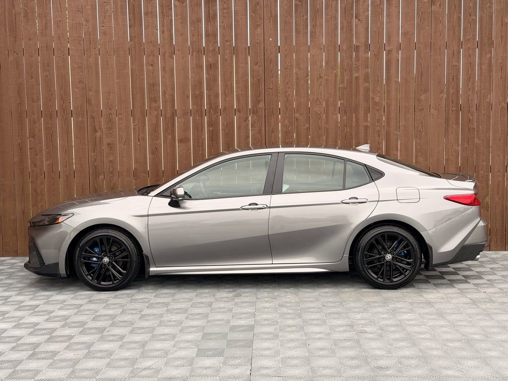 Used 2025 Toyota Camry SE FWD image 13