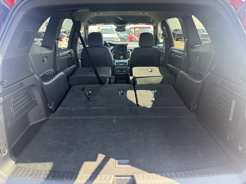 Used 2024 GMC Acadia Elevation image 31