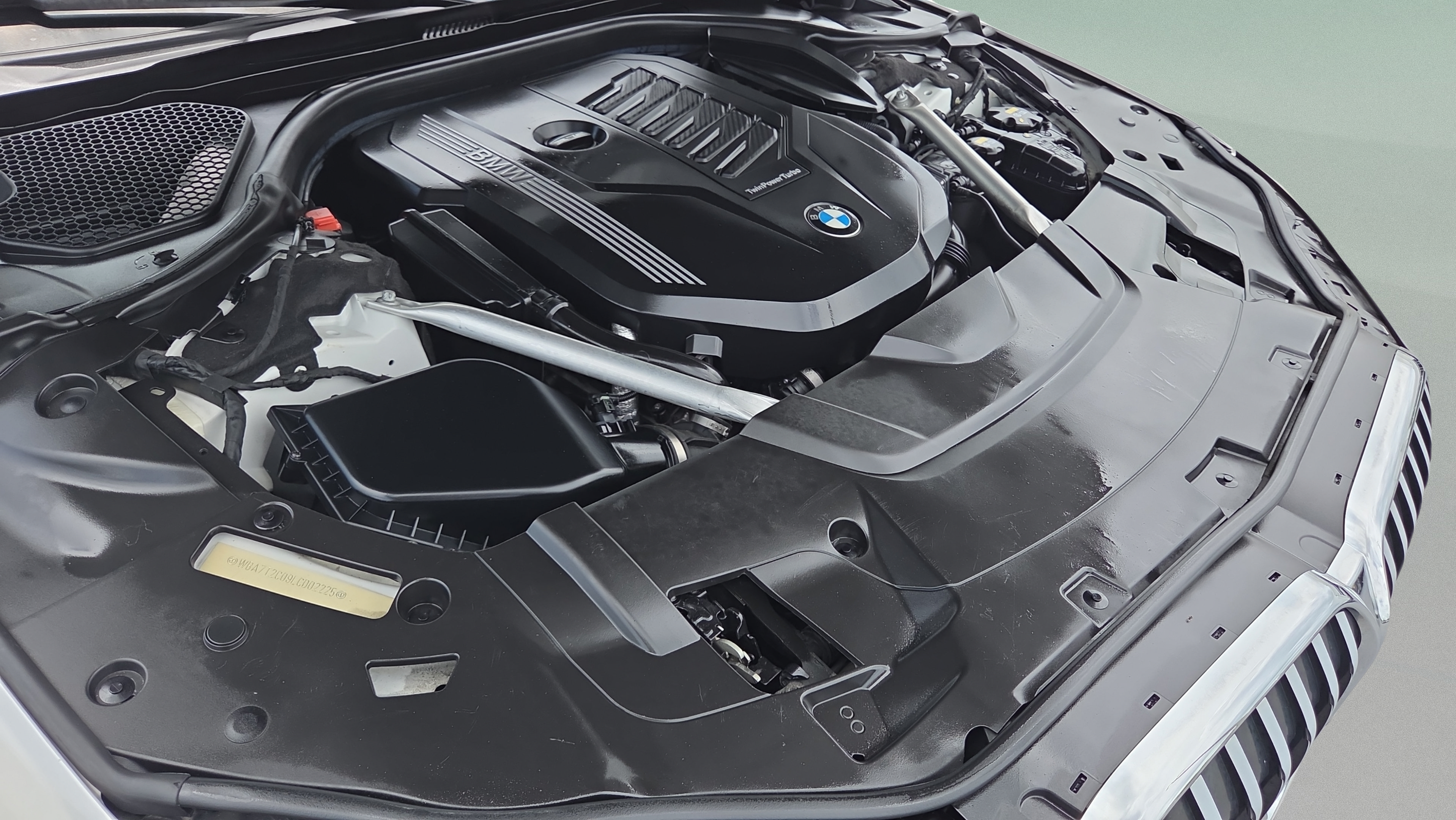 Used 2020 BMW 740i w/ M Sport Package RWD image 18