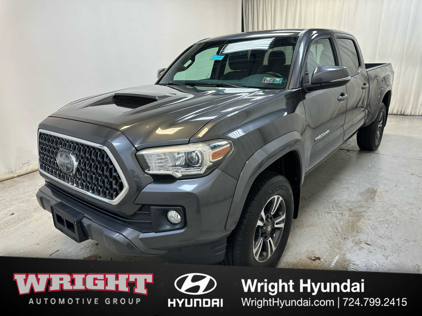 Used 2018 Toyota Tacoma TRD Sport AWD/4WD image 3