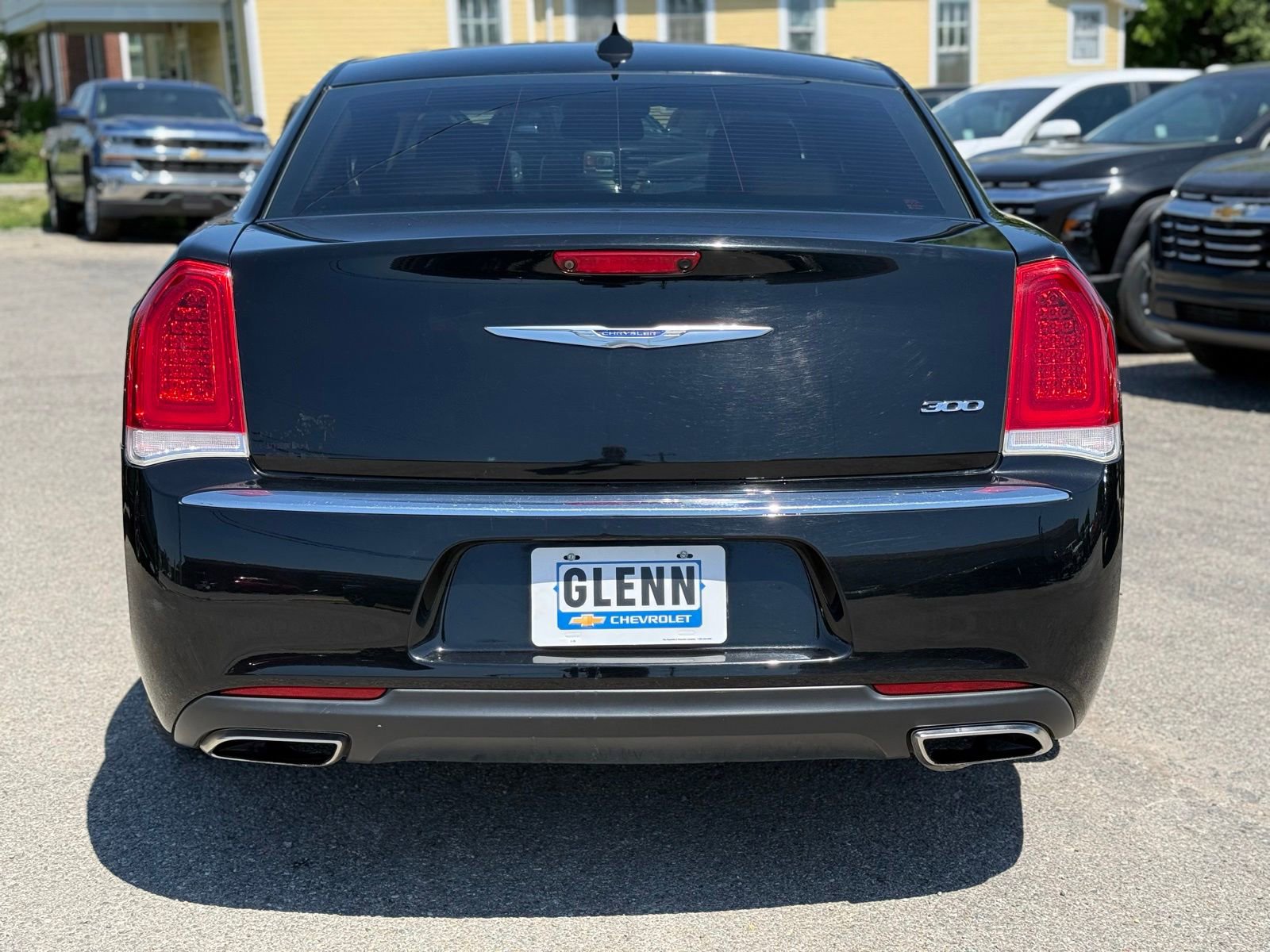 Used 2020 Chrysler 300 Limited RWD image 9