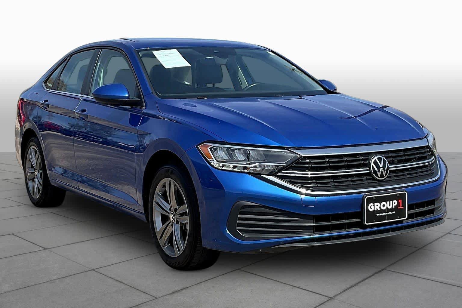 Used 2024 Volkswagen Jetta SE FWD image 3