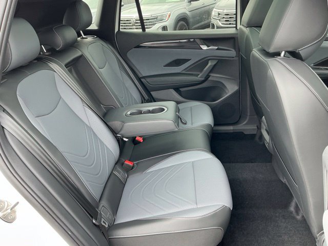 New 2026 Volkswagen Tiguan SE R-Line FWD image 19