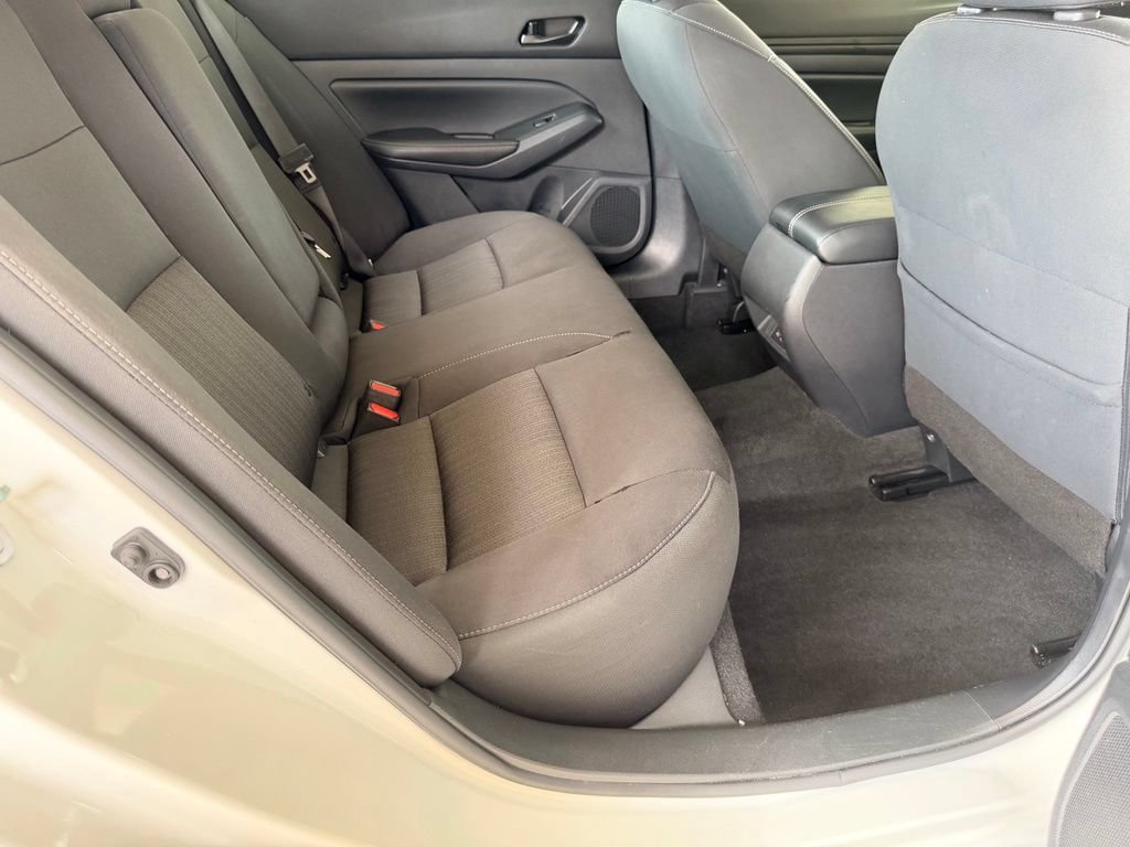Used 2025 Nissan Altima 2.5 SV FWD image 34