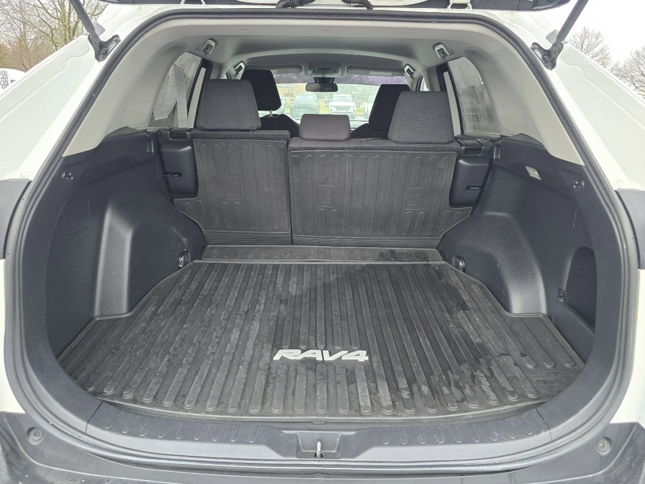 Used 2020 Toyota RAV4 LE image 19