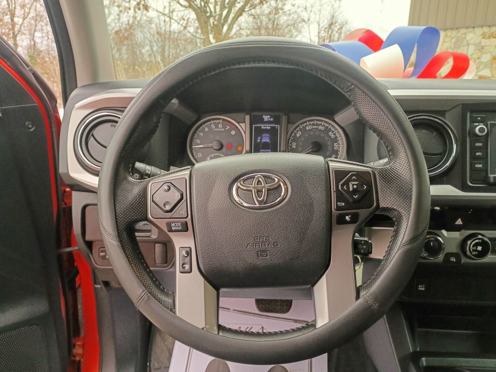 Used 2016 Toyota Tacoma SR5 w/ SR5 Appearance Package (SN) image 18