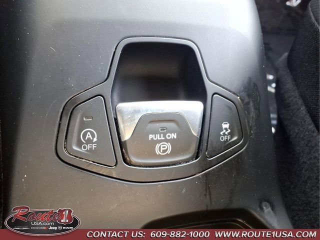 Used 2023 Jeep Renegade Trailhawk AWD/4WD image 39